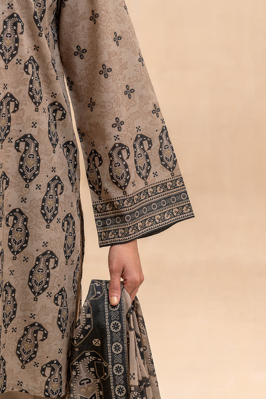 Beechtree | Printed Lawn | Unstitched | 3 Piece   3PC